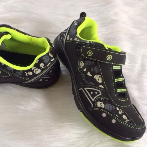 Skull No-Tie Sneakers - Picture 3 of 4